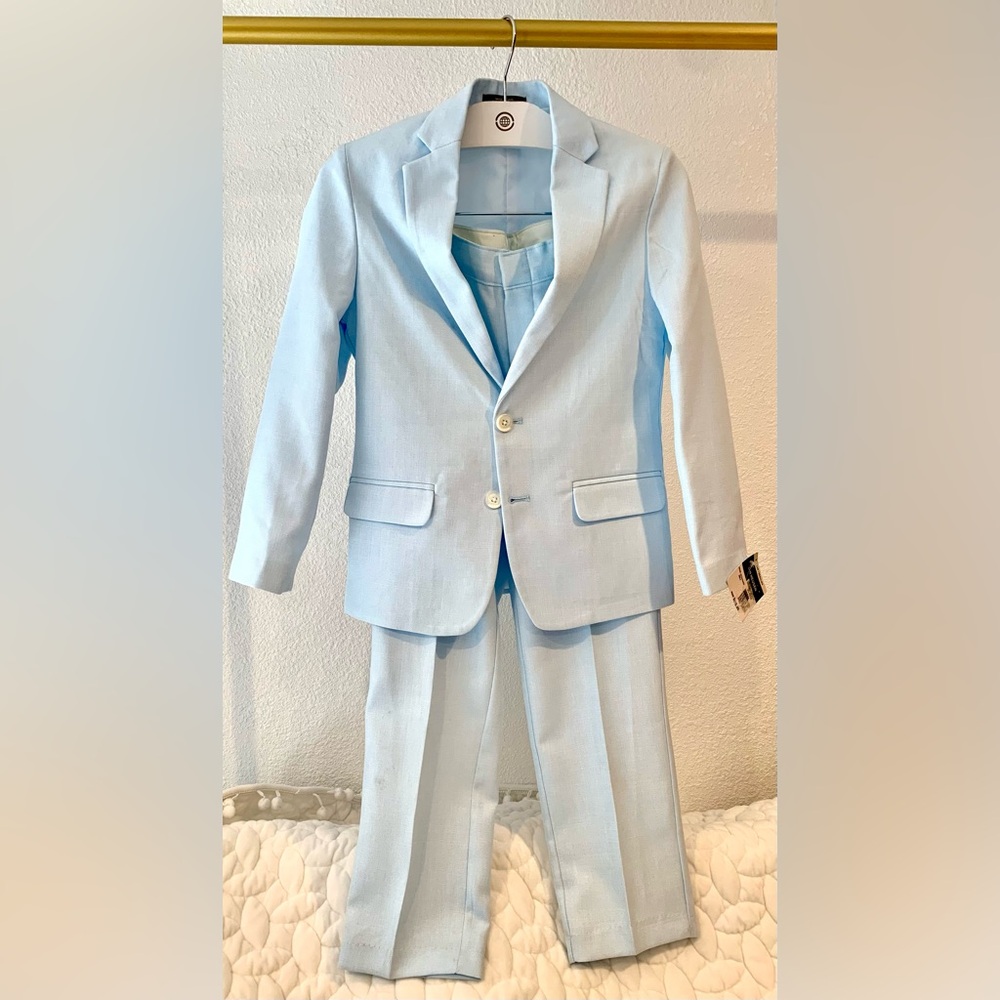 New with tags boys Van Heusen suit